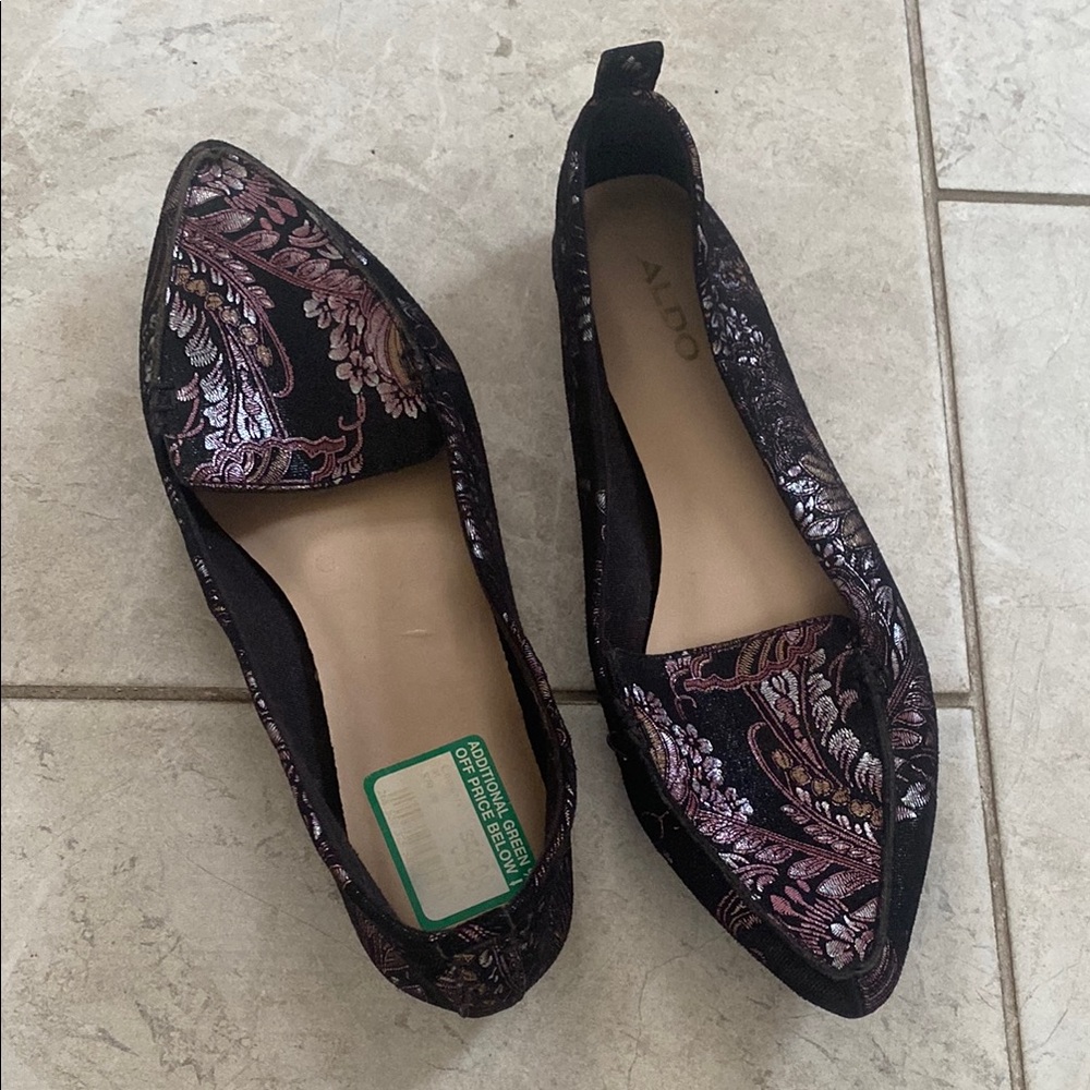 ALDO NWT Black & Metallic Paisley Pointed Flats